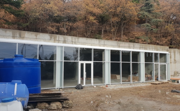 Shop in Nikita on 242 m2