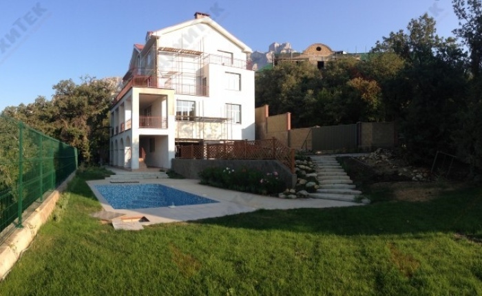 Private house on 590 m2 in Koreiz