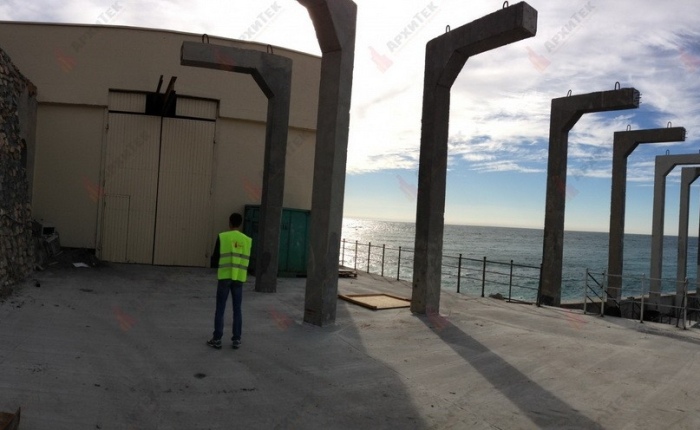 Reconstruction of the building on the embankment of the hotel Mriya