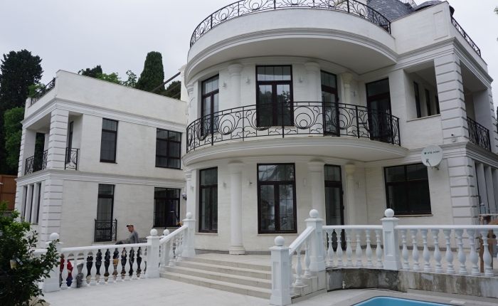 Cottage in Yalta on 300 m2